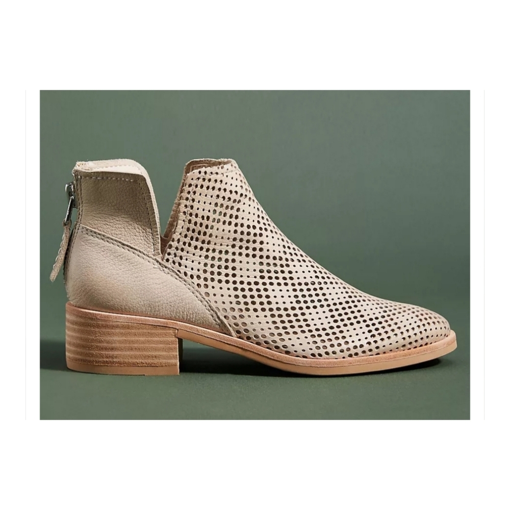 Dolce Vita Tommi Perforated Ankle Booties Size 6